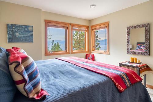 434 Viewcrest Road, Kelowna, BC - Indoor Photo Showing Bedroom