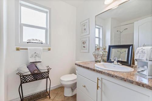 17-3512 Ridge Boulevard, West Kelowna, BC - Indoor Photo Showing Bathroom