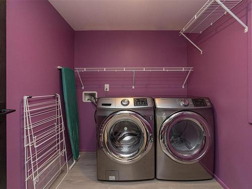 408-1149 Rockland Ave, Victoria, BC - Indoor Photo Showing Laundry Room