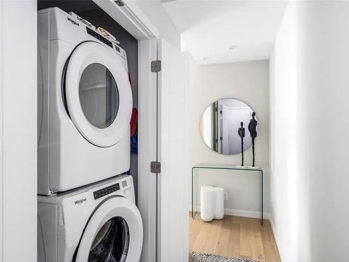 308-2285 Bowker Ave, Oak Bay, BC - Indoor Photo Showing Laundry Room