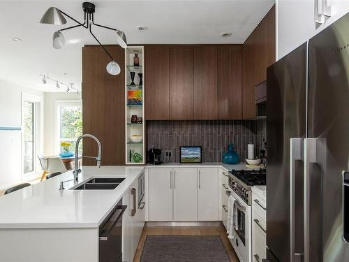 308-2285 Bowker Ave, Oak Bay, BC - Indoor Photo Showing Kitchen With Double Sink With Upgraded Kitchen