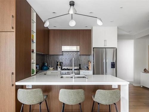 308-2285 Bowker Ave, Oak Bay, BC - Indoor Photo Showing Kitchen With Double Sink With Upgraded Kitchen