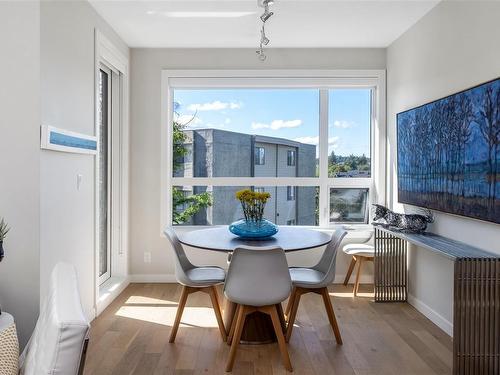 308-2285 Bowker Ave, Oak Bay, BC - Indoor Photo Showing Dining Room