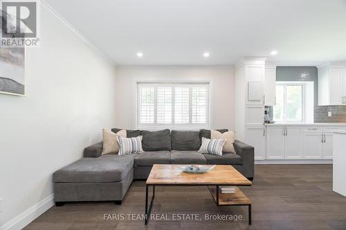 218 Peter Street E, Oro-Medonte, ON - Indoor Photo Showing Living Room