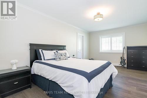 218 Peter Street E, Oro-Medonte, ON - Indoor Photo Showing Bedroom