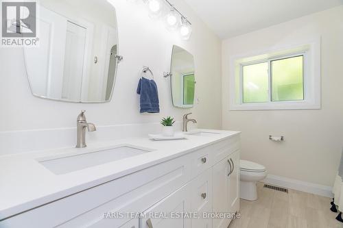 218 Peter Street E, Oro-Medonte, ON - Indoor Photo Showing Bathroom