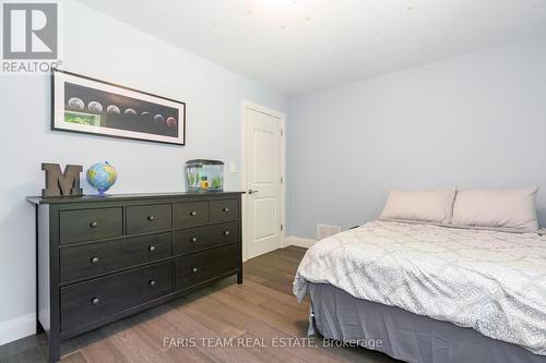 218 Peter Street E, Oro-Medonte, ON - Indoor Photo Showing Bedroom