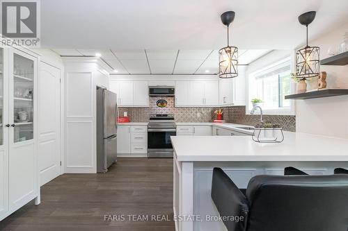 218 Peter Street E, Oro-Medonte, ON - Indoor Photo Showing Kitchen With Stainless Steel Kitchen With Upgraded Kitchen