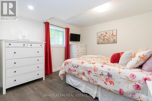 218 Peter Street E, Oro-Medonte, ON - Indoor Photo Showing Bedroom