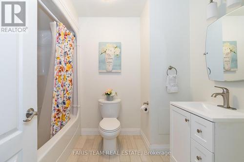 218 Peter Street E, Oro-Medonte, ON - Indoor Photo Showing Bathroom