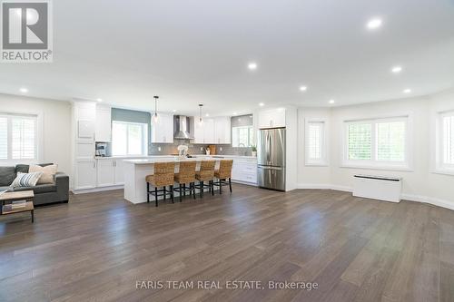 218 Peter Street E, Oro-Medonte, ON - Indoor Photo Showing Living Room