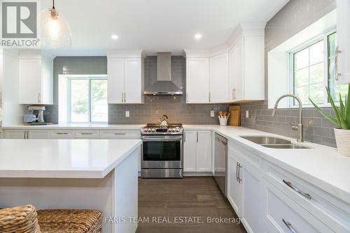 218 Peter Street E, Oro-Medonte, ON - Indoor Photo Showing Kitchen With Double Sink With Upgraded Kitchen