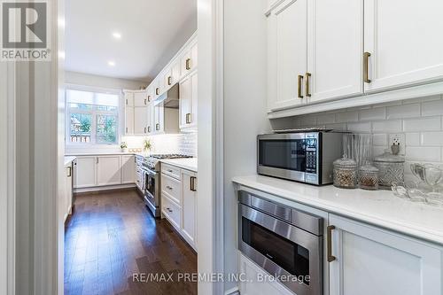 23 Grace Lake Court, Vaughan, ON - Indoor Photo Showing Kitchen With Upgraded Kitchen