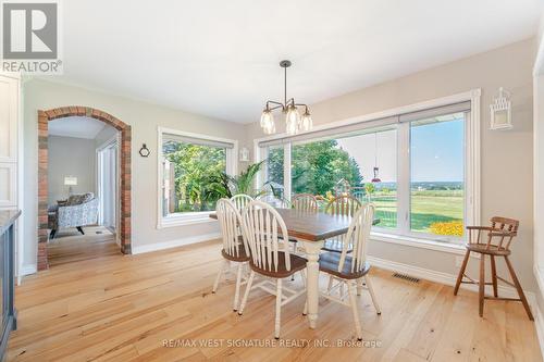 17 Mandalane Drive, Bradford West Gwillimbury, ON - Indoor Photo Showing Dining Room