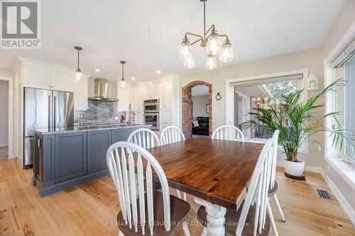 17 Mandalane Drive, Bradford West Gwillimbury, ON - Indoor Photo Showing Dining Room