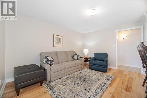 17 Mandalane Drive, Bradford West Gwillimbury, ON - Indoor Photo Showing Living Room