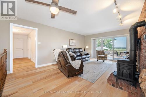 17 Mandalane Drive, Bradford West Gwillimbury, ON - Indoor Photo Showing Living Room