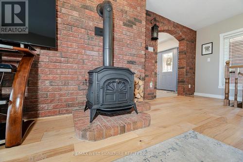 17 Mandalane Drive, Bradford West Gwillimbury, ON - Indoor With Fireplace