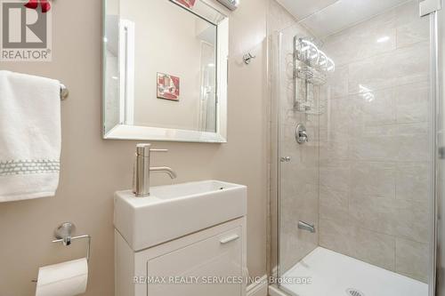 42 Jefferson Road, Brampton (Northgate), ON - Indoor Photo Showing Bathroom