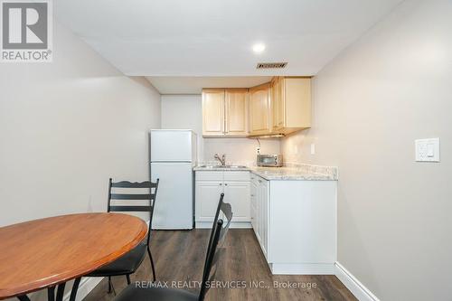 42 Jefferson Road, Brampton, ON - Indoor Photo Showing Kitchen