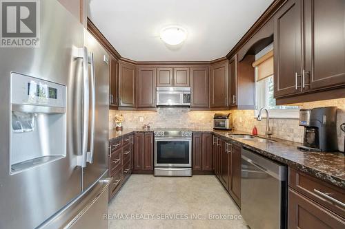 42 Jefferson Road, Brampton, ON - Indoor Photo Showing Kitchen With Upgraded Kitchen