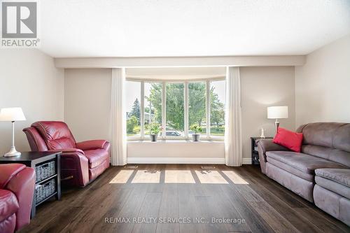 42 Jefferson Road, Brampton (Northgate), ON - Indoor Photo Showing Living Room