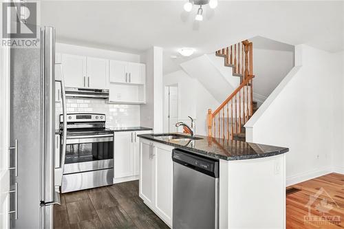 311 Twilight Avenue, Russell, ON - Indoor Photo Showing Kitchen With Upgraded Kitchen