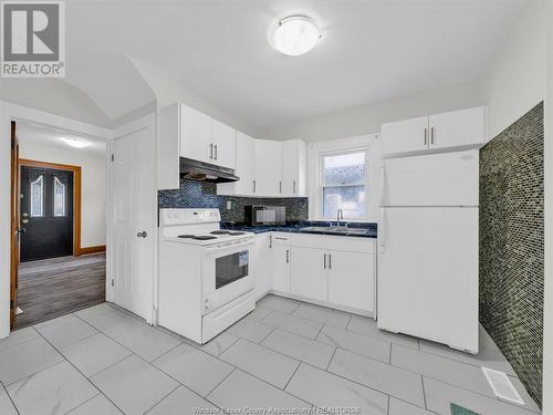 1021 Campbell, Windsor, ON - Indoor Photo Showing Kitchen