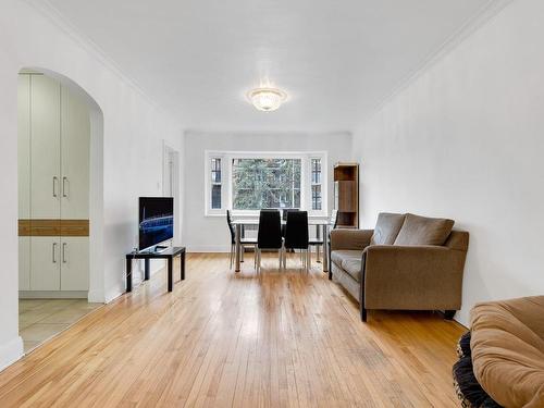 Salon - 208-3445 Av. Ridgewood, Montréal (Côte-Des-Neiges/Notre-Dame-De-Grâce), QC - Indoor Photo Showing Living Room