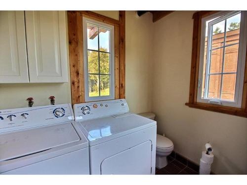 Powder room - 15A Rg Du Pince-Farine, La Martre, QC - Indoor Photo Showing Laundry Room