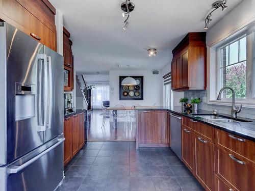 Cuisine - 2-270 Rue Anne-Hébert, Saint-Basile-Le-Grand, QC - Indoor Photo Showing Kitchen With Double Sink