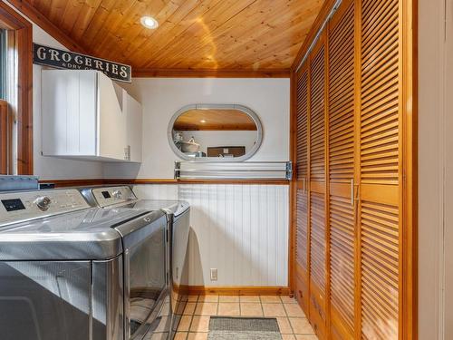 Laundry room - 2118  - 2120 Mtée Des Quatre-Lacs, Saint-Adolphe-D'Howard, QC - Indoor Photo Showing Laundry Room