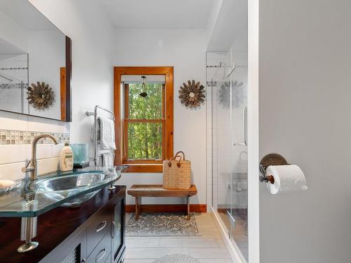 Bathroom - 2118  - 2120 Mtée Des Quatre-Lacs, Saint-Adolphe-D'Howard, QC - Indoor Photo Showing Kitchen With Double Sink