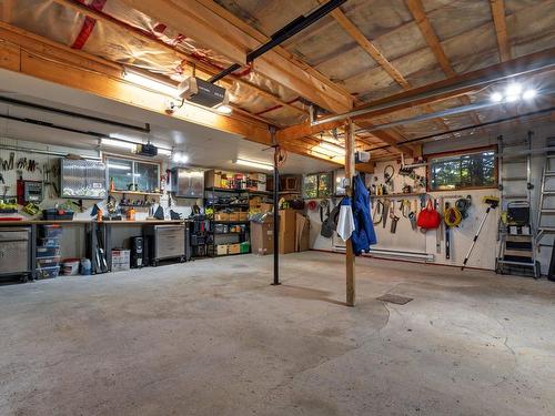 Garage - 2118  - 2120 Mtée Des Quatre-Lacs, Saint-Adolphe-D'Howard, QC - Indoor Photo Showing Garage