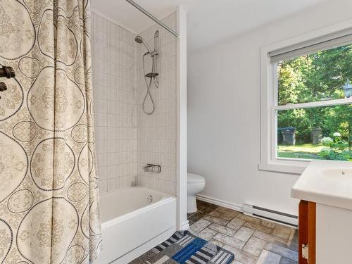 Bathroom - 2118  - 2120 Mtée Des Quatre-Lacs, Saint-Adolphe-D'Howard, QC - Indoor Photo Showing Bathroom