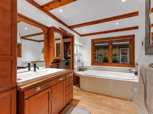 Ensuite bathroom - 2118  - 2120 Mtée Des Quatre-Lacs, Saint-Adolphe-D'Howard, QC - Indoor Photo Showing Bathroom