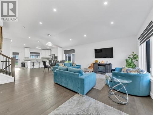 1541 Clearwater Avenue, Windsor, ON - Indoor Photo Showing Living Room With Fireplace