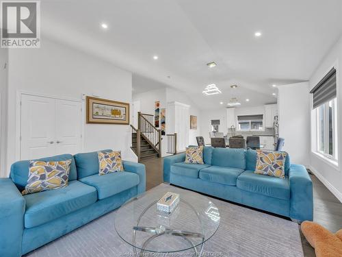 1541 Clearwater Avenue, Windsor, ON - Indoor Photo Showing Living Room