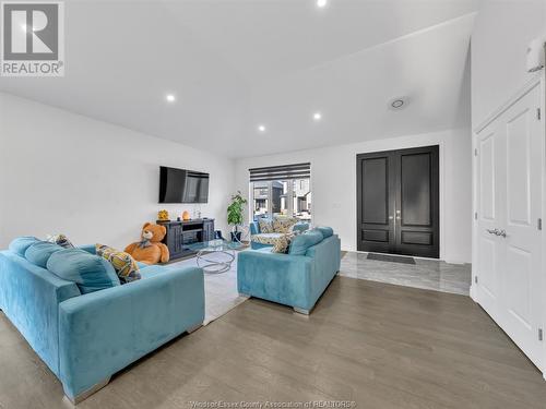 1541 Clearwater Avenue, Windsor, ON - Indoor Photo Showing Living Room With Fireplace