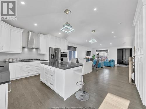 1541 Clearwater Avenue, Windsor, ON - Indoor Photo Showing Kitchen With Upgraded Kitchen