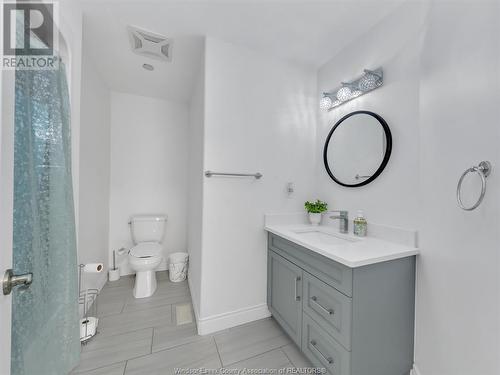 1541 Clearwater Avenue, Windsor, ON - Indoor Photo Showing Bathroom