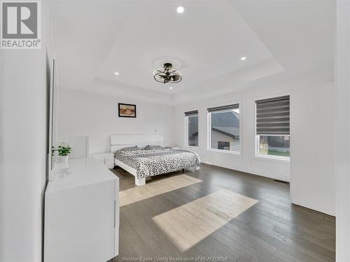 1541 Clearwater Avenue, Windsor, ON - Indoor Photo Showing Bedroom