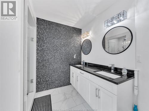 1541 Clearwater Avenue, Windsor, ON - Indoor Photo Showing Bathroom