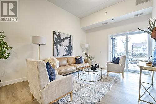 207 Brock Unit# 208, Amherstburg, ON - Indoor Photo Showing Living Room