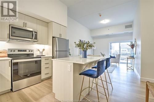 207 Brock Unit# 208, Amherstburg, ON - Indoor Photo Showing Kitchen With Upgraded Kitchen