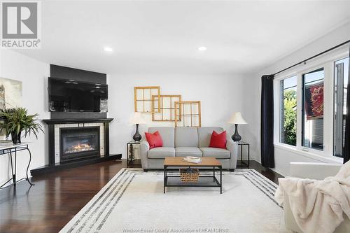 225 Golfview Drive, Amherstburg, ON - Indoor Photo Showing Living Room With Fireplace