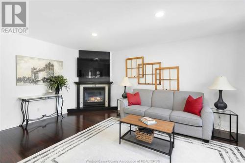 225 Golfview Drive, Amherstburg, ON - Indoor Photo Showing Living Room With Fireplace