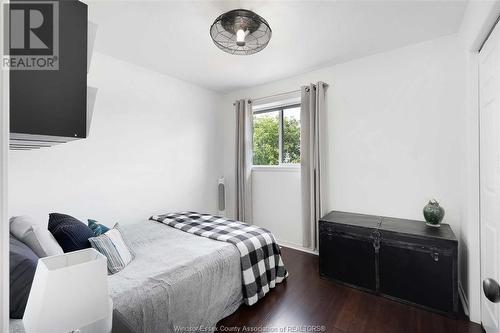 225 Golfview Drive, Amherstburg, ON - Indoor Photo Showing Bedroom