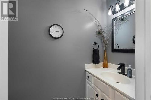 225 Golfview Drive, Amherstburg, ON - Indoor Photo Showing Bathroom