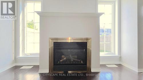 133 Braddock Private, Ottawa, ON - Indoor Photo Showing Living Room With Fireplace